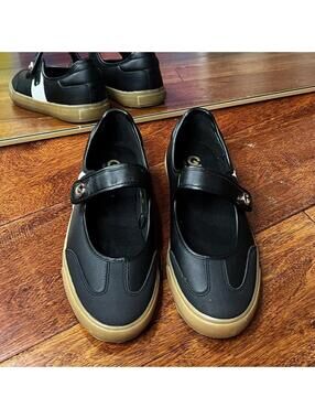 GBG Los Angeles Women's Mary Jane Sneakers Black Gum Sole Strap Shoes Size 8.5 W